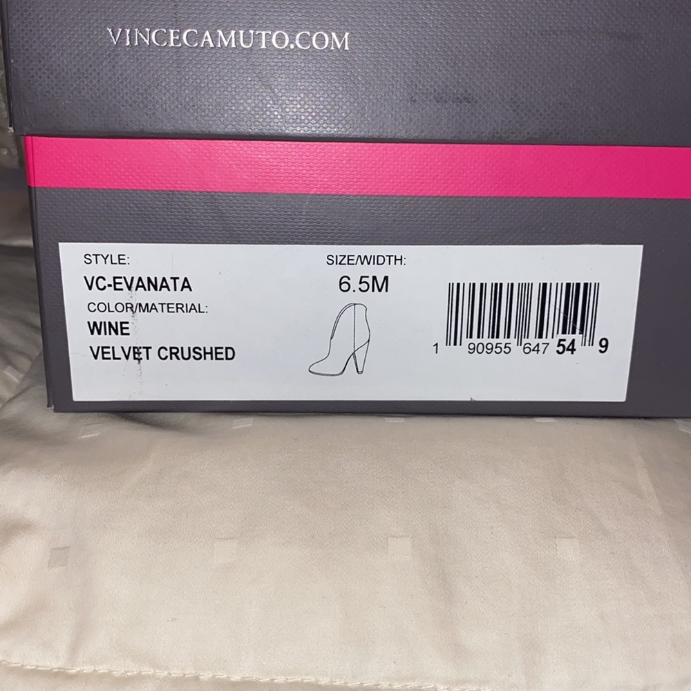 VINCE CAMUTO Crushed Velvet booties - Picture 2 of 3